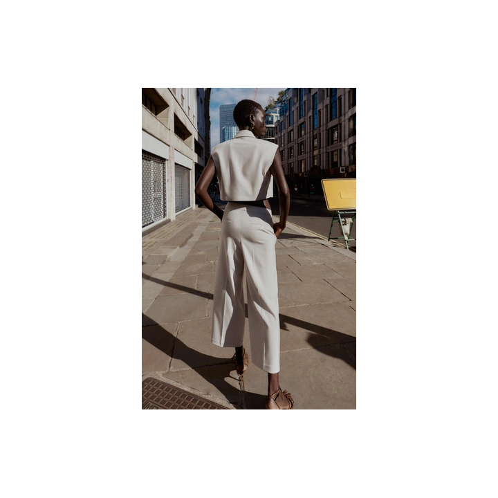 УКОРОЧЕННЫЙ ЖИЛЕТ С КЛАПАНАМИ