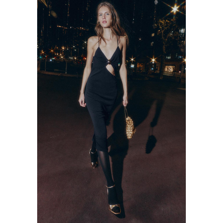 ТРИКОТАЖНОЕ ПЛАТЬЕ С ВЫРЕЗОМ НА ГРУДИ