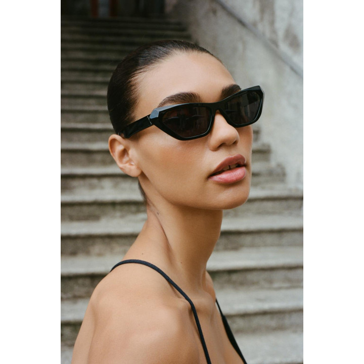 ТРИКОТАЖНОЕ ПЛАТЬЕ С ВЫРЕЗОМ НА ГРУДИ