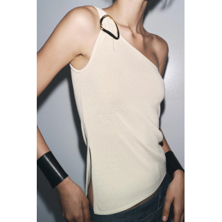 ТРИКОТАЖНЫЙ ТОП АСИММЕТРИЧНОГО КРОЯ С ФУРНИТУРОЙ
