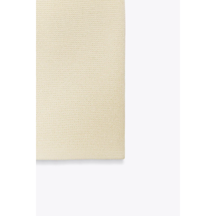 ОДНОТОННЫЙ ТОП С ВЫРЕЗОМ ЛОДОЧКОЙ