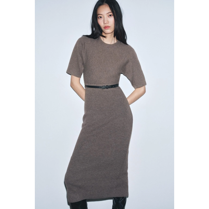 ВЯЗАНОЕ ПЛАТЬЕ МИДИ С ПОЯСОМ