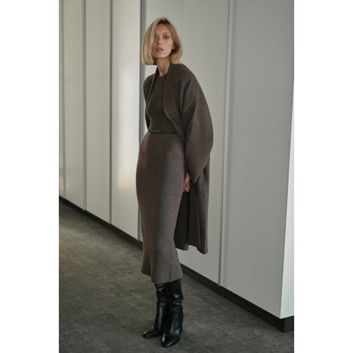 ВЯЗАНОЕ ПЛАТЬЕ МИДИ С ПОЯСОМ