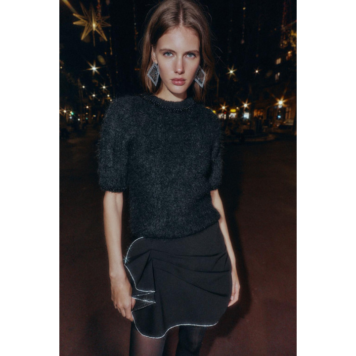 Пуловер с коротким рукавом и жемчужными бусинами