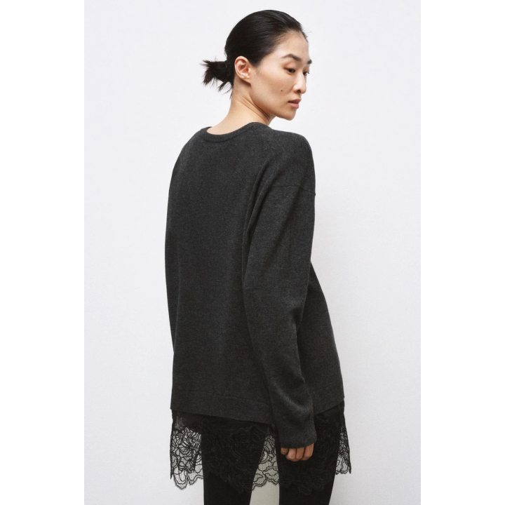 ДЛИННЫЙ СВИТЕР С КОНТРАСТНЫМ КРУЖЕВОМ