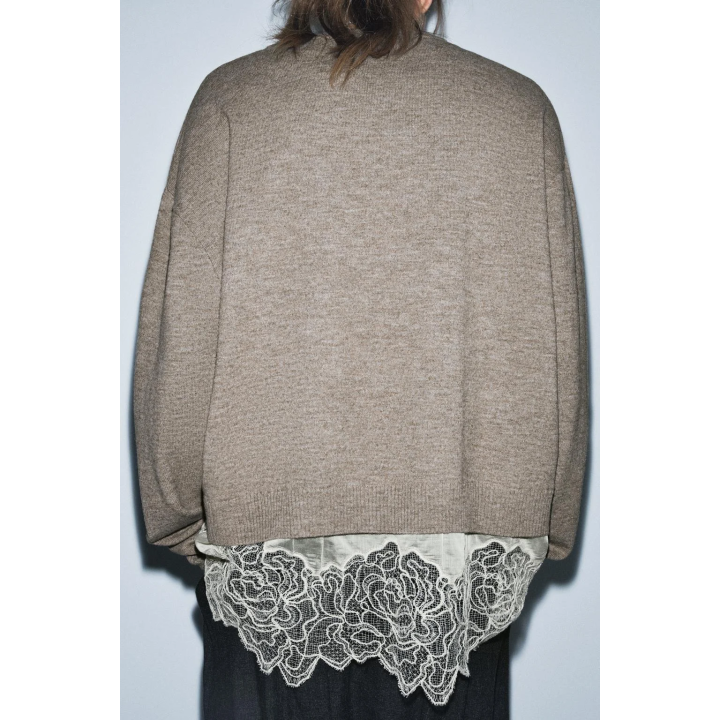 ВЯЗАНЫЙ СВИТЕР С КОМБИНИРОВАННЫМИ ДЕТАЛЯМИ