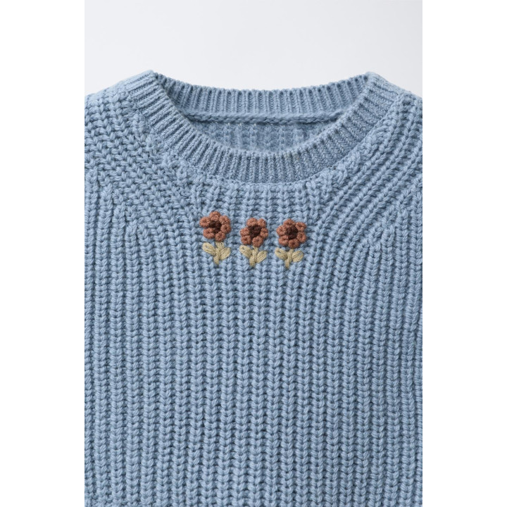 ВЫШИТЫЙ ТРИКОТАЖНЫЙ ЖИЛЕТ В СОЧЕТАНИИ С РУБАШКОЙ В КЛЕТКУ