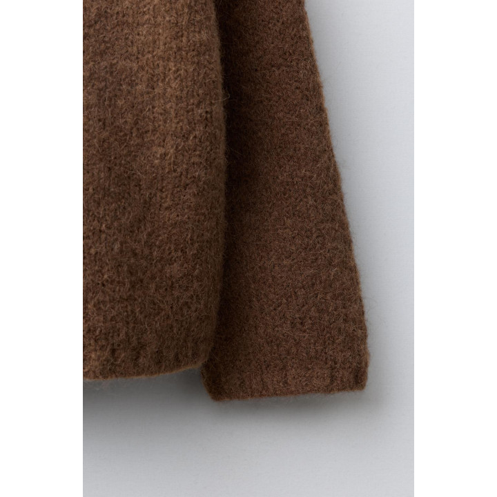 ТРИКОТАЖНЫЙ ДЖЕМПЕР С ПОЛОСАТЫМ ВОРОТНИКОМ И ЦВЕТАМИ