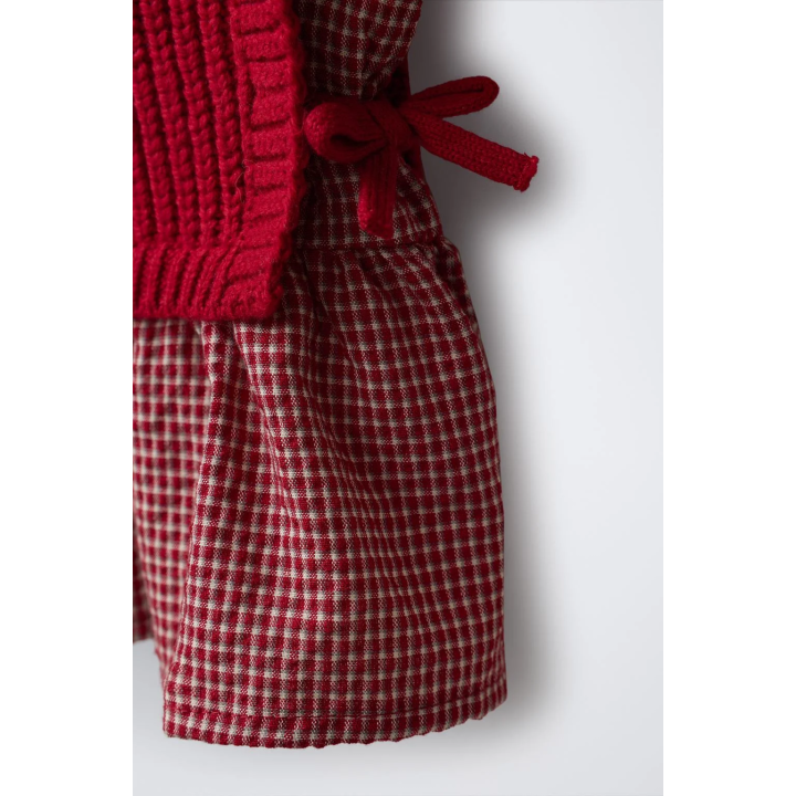 ВЯЗАНЫЙ ЖИЛЕТ ИЗ ШЕРСТИ С ВЫШИТОЙ РУБАШКОЙ