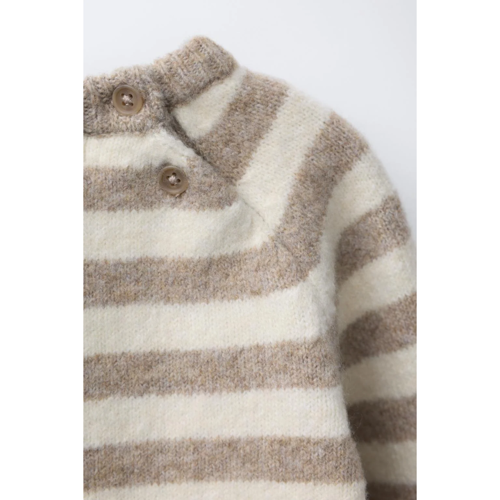 ВЯЗАНЫЙ СВИТЕР В ПОЛОСКУ