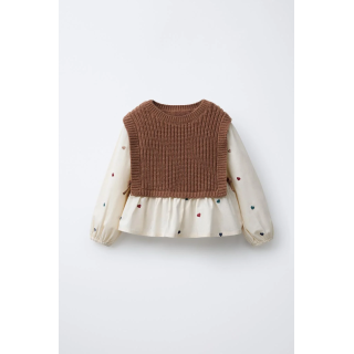 РУБАШКА С ВЫШИВКОЙ «СЕРДЦА» И ТРИКОТАЖНЫМ ЖИЛЕТОМ