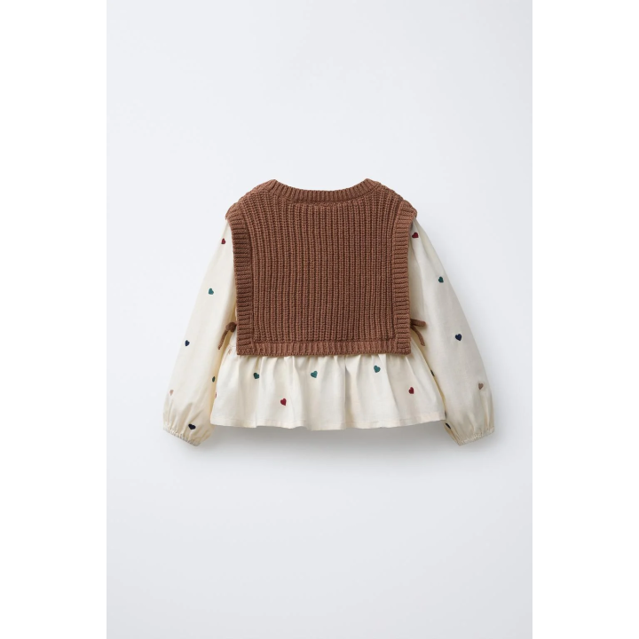 РУБАШКА С ВЫШИВКОЙ «СЕРДЦА» И ТРИКОТАЖНЫМ ЖИЛЕТОМ