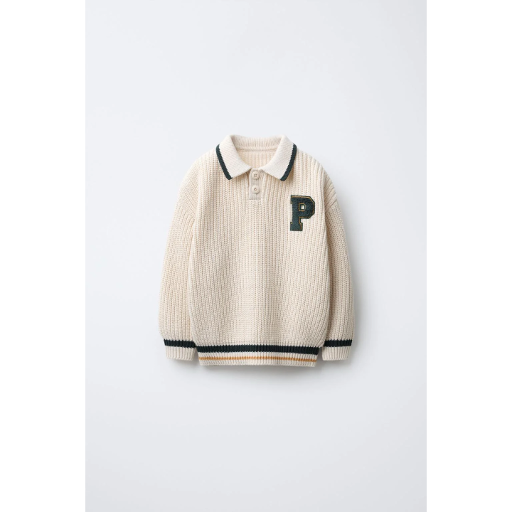 ВЯЗАНЫЙ ДЖЕМПЕР В СТИЛЕ ПРЕППИ С НАШИВКОЙ