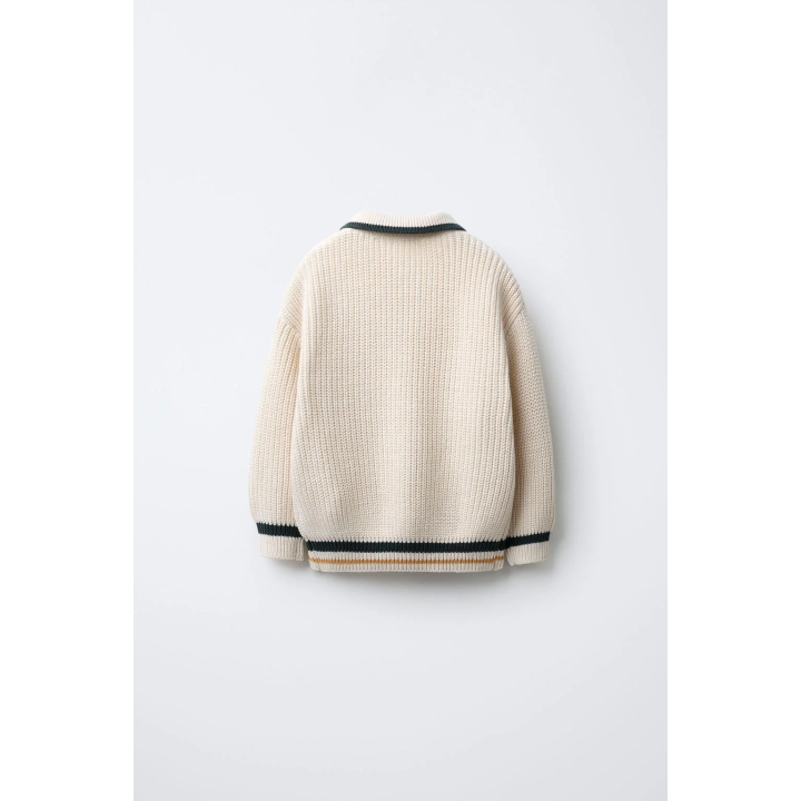 ВЯЗАНЫЙ ДЖЕМПЕР В СТИЛЕ ПРЕППИ С НАШИВКОЙ