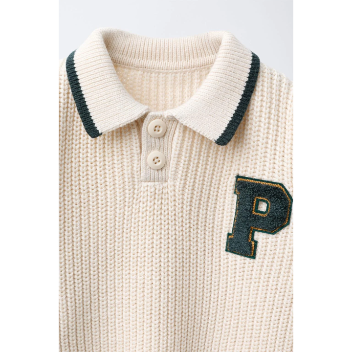 ВЯЗАНЫЙ ДЖЕМПЕР В СТИЛЕ ПРЕППИ С НАШИВКОЙ