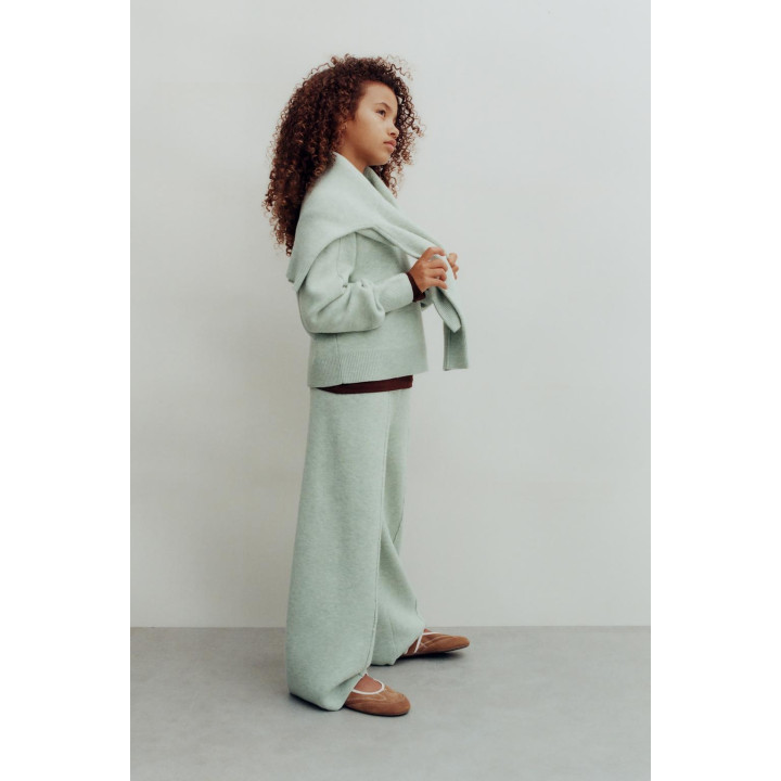 ОДНОТОННЫЙ ТРИКОТАЖНЫЙ ДЖЕМПЕР