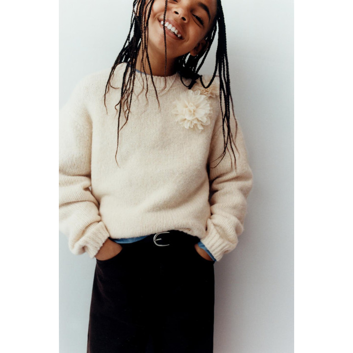 ДЖЕМПЕР ВЯЗАНЫЙ С ЦВЕТАМИ ИЗ ОРГАНЗЫ