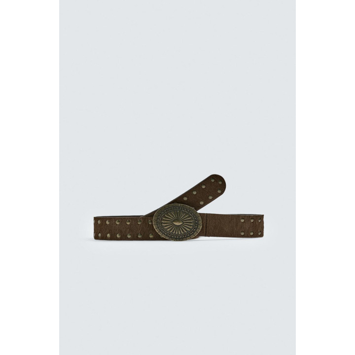 КОЖАНЫЙ РЕМЕНЬ С ЗАКЛЕПКАМИ