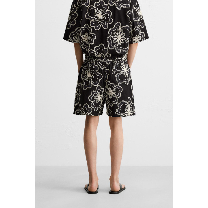 ШОРТЫ С РЕЛЬЕФНОЙ ВЫШИВКОЙ