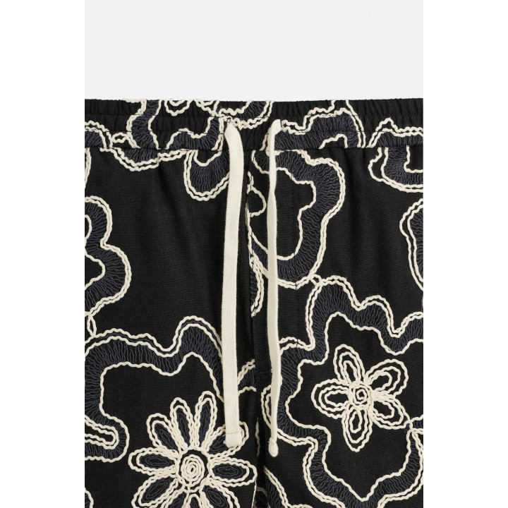 ШОРТЫ С РЕЛЬЕФНОЙ ВЫШИВКОЙ