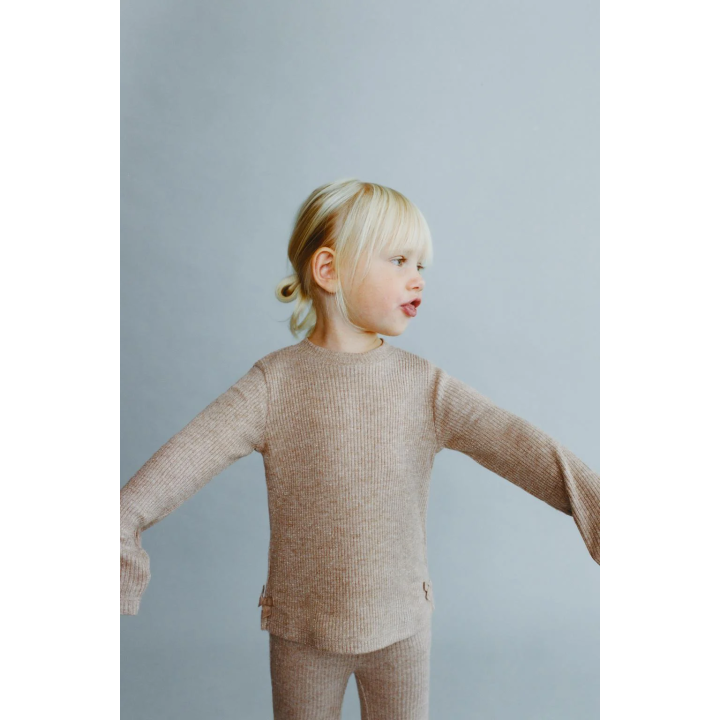 БЛЕСТЯЩАЯ ФУТБОЛКА В РУБЧИК С БАНТАМИ