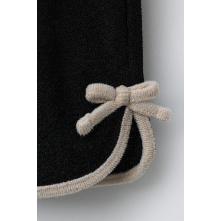 БРЮКИ-КЮЛОТЫ ИЗ МЯГКОЙ ТКАНИ С КОНТРАСТНЫМ БАНТОМ