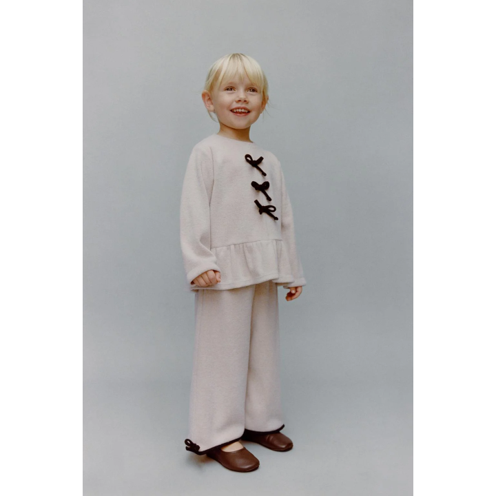 ЛОНГСЛИВ SOFT TOUCH С КОНТРАСТНЫМИ БАНТАМИ