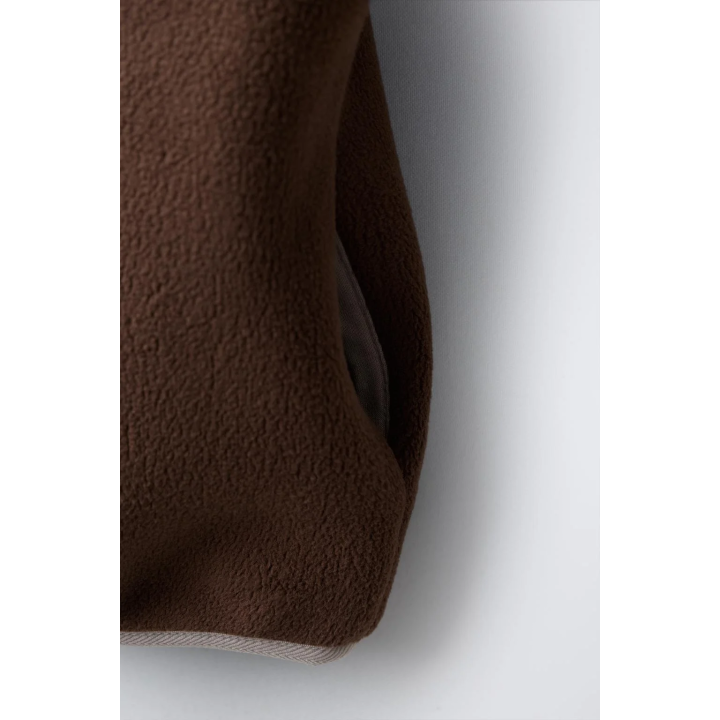 ТОЛСТОВКА ИЗ ПОЛАРФЛИСА В СТИЛЕ КОЛОР-БЛОК С НАШИВКОЙ