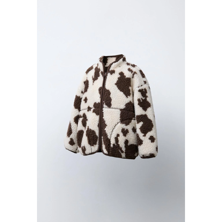 КУРТКА ИЗ ИСКУССТВЕННОЙ ОВЧИНЫ С КОРОВЬИМ ПРИНТОМ