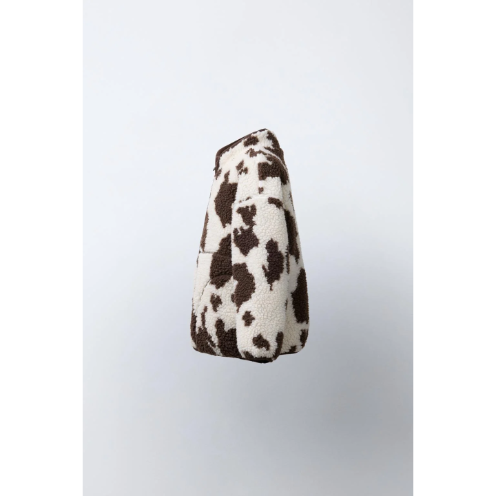 КУРТКА ИЗ ИСКУССТВЕННОЙ ОВЧИНЫ С КОРОВЬИМ ПРИНТОМ