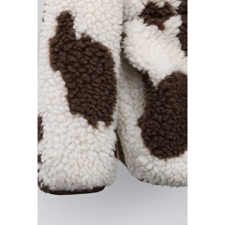 КУРТКА ИЗ ИСКУССТВЕННОЙ ОВЧИНЫ С КОРОВЬИМ ПРИНТОМ