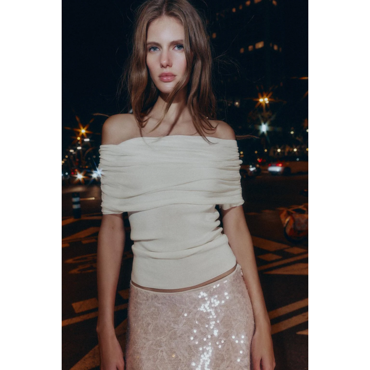 ТРИКОТАЖНЫЙ ТОП С ОТКРЫТЫМИ ПЛЕЧАМИ