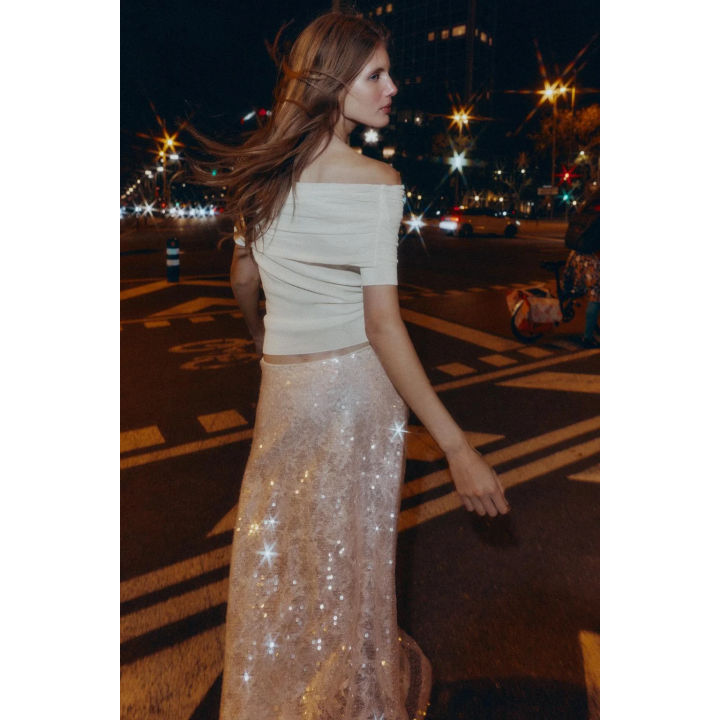 ТРИКОТАЖНЫЙ ТОП С ОТКРЫТЫМИ ПЛЕЧАМИ