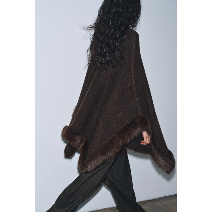 ПОНЧО-НАКИДКА ИЗ ИСКУССТВЕННОГО МЕХА
