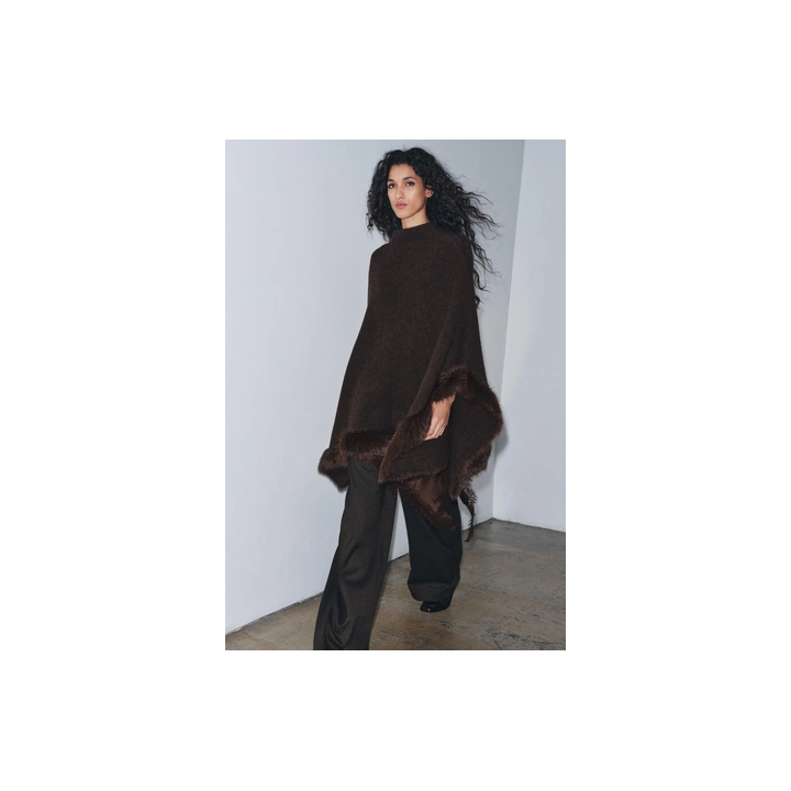 ПОНЧО-НАКИДКА ИЗ ИСКУССТВЕННОГО МЕХА