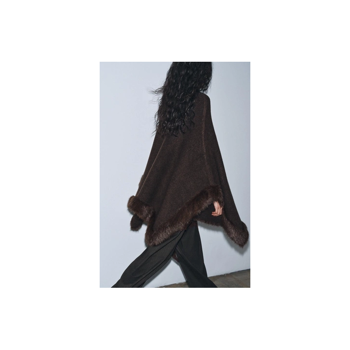 ПОНЧО-НАКИДКА ИЗ ИСКУССТВЕННОГО МЕХА