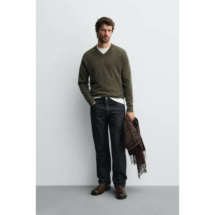 Свитер воротником v из 100% шерсти