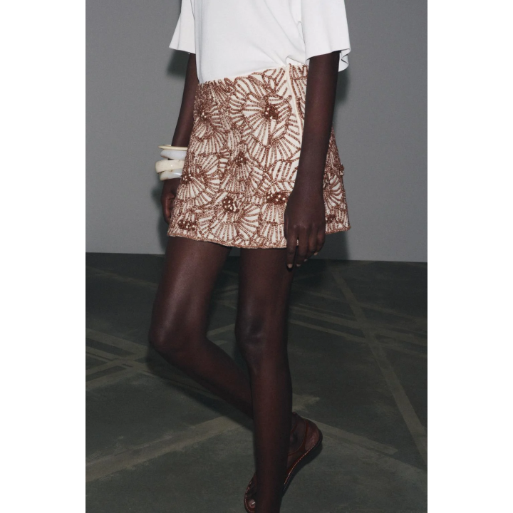 КОРОТКАЯ ЮБКА С ВЫШИВКОЙ В ВИДЕ ЦВЕТОВ — ZW COLLECTION