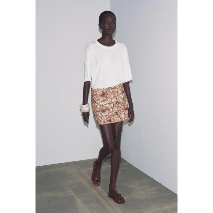 КОРОТКАЯ ЮБКА С ВЫШИВКОЙ В ВИДЕ ЦВЕТОВ — ZW COLLECTION