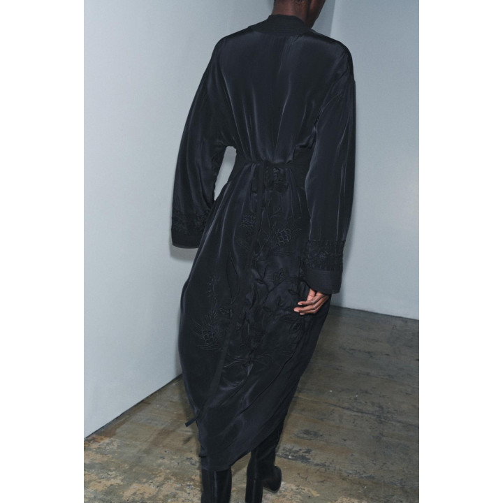 КИМОНО С ВЫШИВКОЙ И ПОЯСОМ — ZW COLLECTION LIMITED EDITION