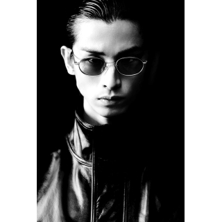 СОЛНЦЕЗАЩИТНЫЕ ОЧКИ В МЕТАЛЛИЧЕСКОЙ КРУГЛОЙ ОПРАВЕ