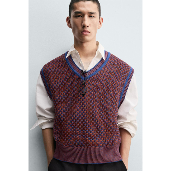 КОНТРАСТНЫЙ ТРИКОТАЖНЫЙ ЖИЛЕТ