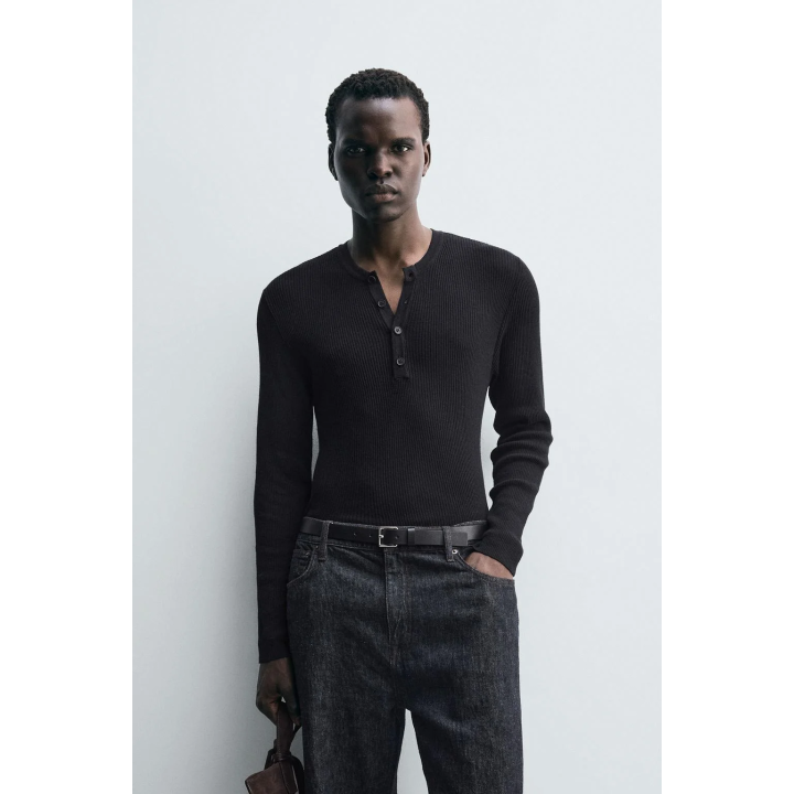 ЛЕГКИЙ СВИТЕР С ВОРОТНИКОМ НА ПУГОВИЦАХ