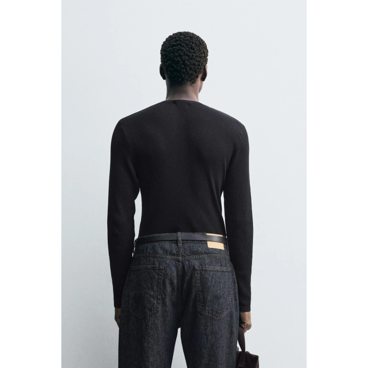 ЛЕГКИЙ СВИТЕР С ВОРОТНИКОМ НА ПУГОВИЦАХ