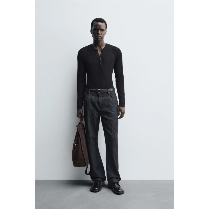 ЛЕГКИЙ СВИТЕР С ВОРОТНИКОМ НА ПУГОВИЦАХ