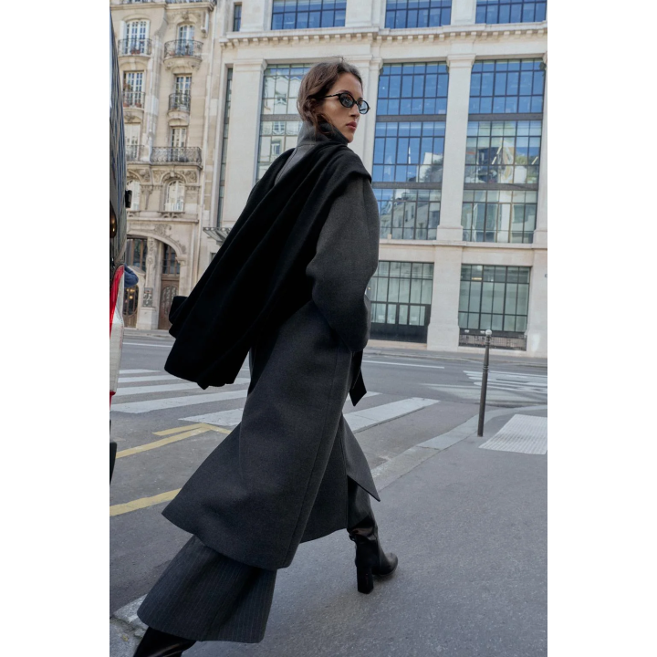 ПАЛЬТО С ВЫСОКИМ ВОРОТНИКОМ ИЗ МЯГКОЙ ТКАНИ С ПОЯСОМ