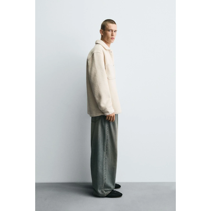 КУРТКА-РУБАШКА С ЭФФЕКТОМ ИСКУССТВЕННОЙ ОВЧИНЫ И КАРМАНАМИ