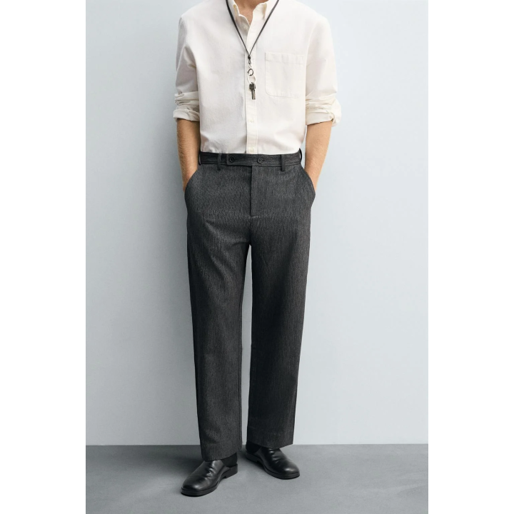 Брюки морковинного кроя с текстурой