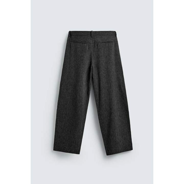 Брюки морковинного кроя с текстурой