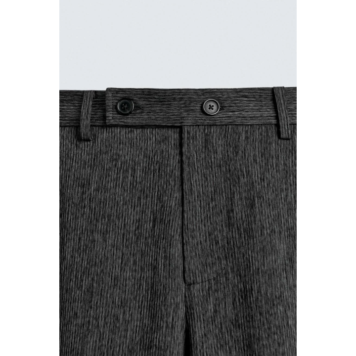 Брюки морковинного кроя с текстурой